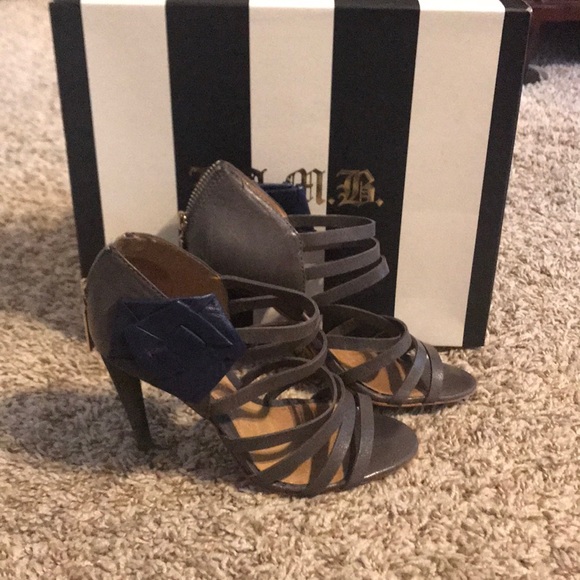 Sandals - Picture 2 of 5